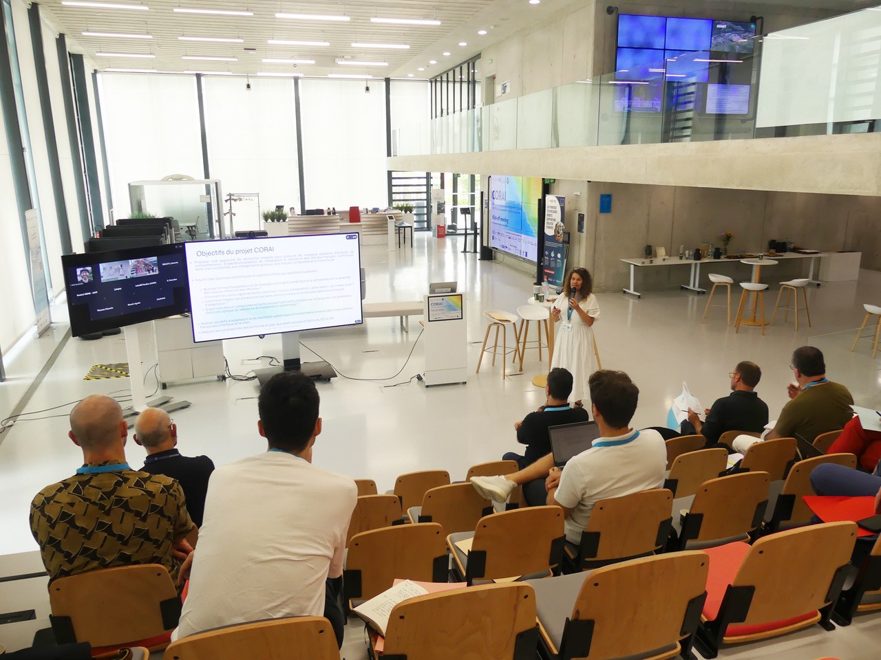 Présentation des objectifs du projet CORAI devant les participants au kick-off meeting