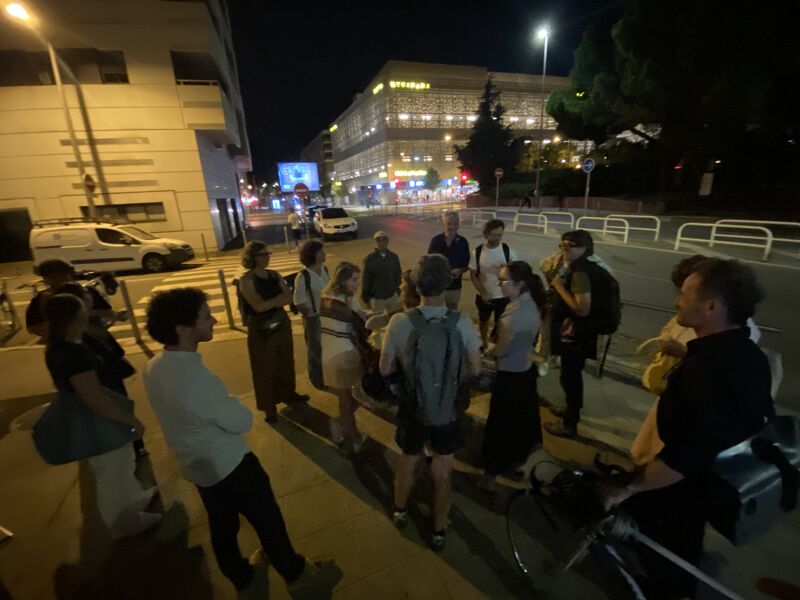 Participants rassemblés de nuit dans les quartiers Est de Nice pour observer les usages nocturnes